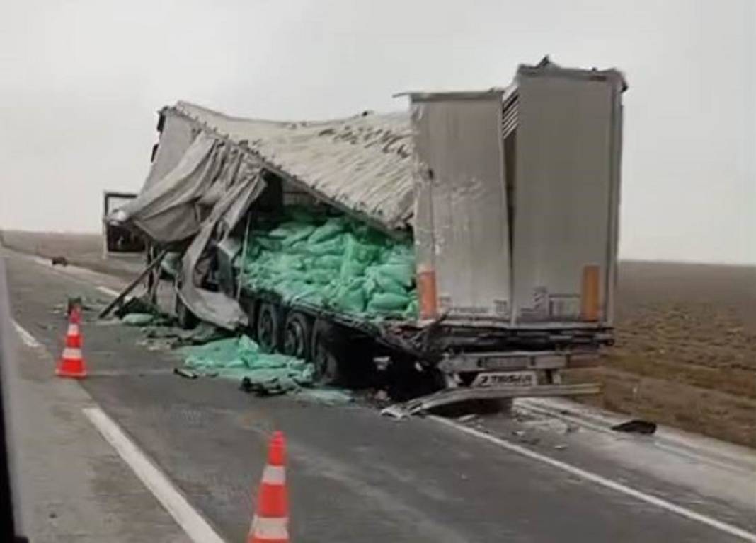 Konya'da TIR'lar çarpıştı! 2